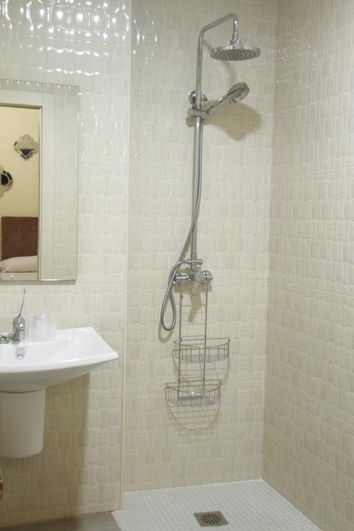 Hostal Flor De Lis- Lojo Hotel โกนิล เด ลาฟรอนเตรา ภายนอก รูปภาพ