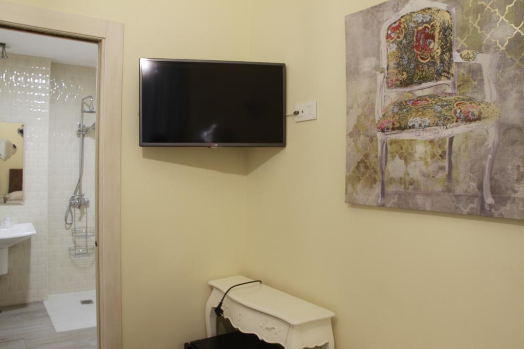 Hostal Flor De Lis- Lojo Hotel โกนิล เด ลาฟรอนเตรา ภายนอก รูปภาพ
