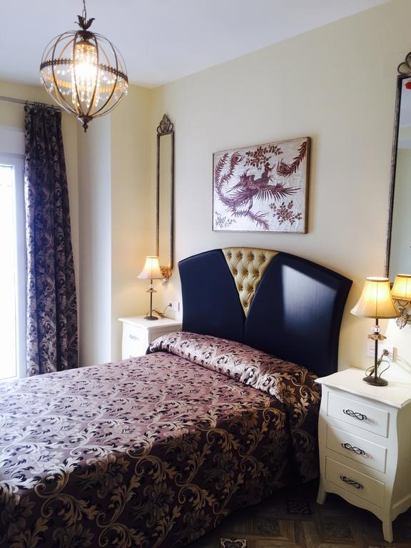 Hostal Flor De Lis- Lojo Hotel โกนิล เด ลาฟรอนเตรา ภายนอก รูปภาพ